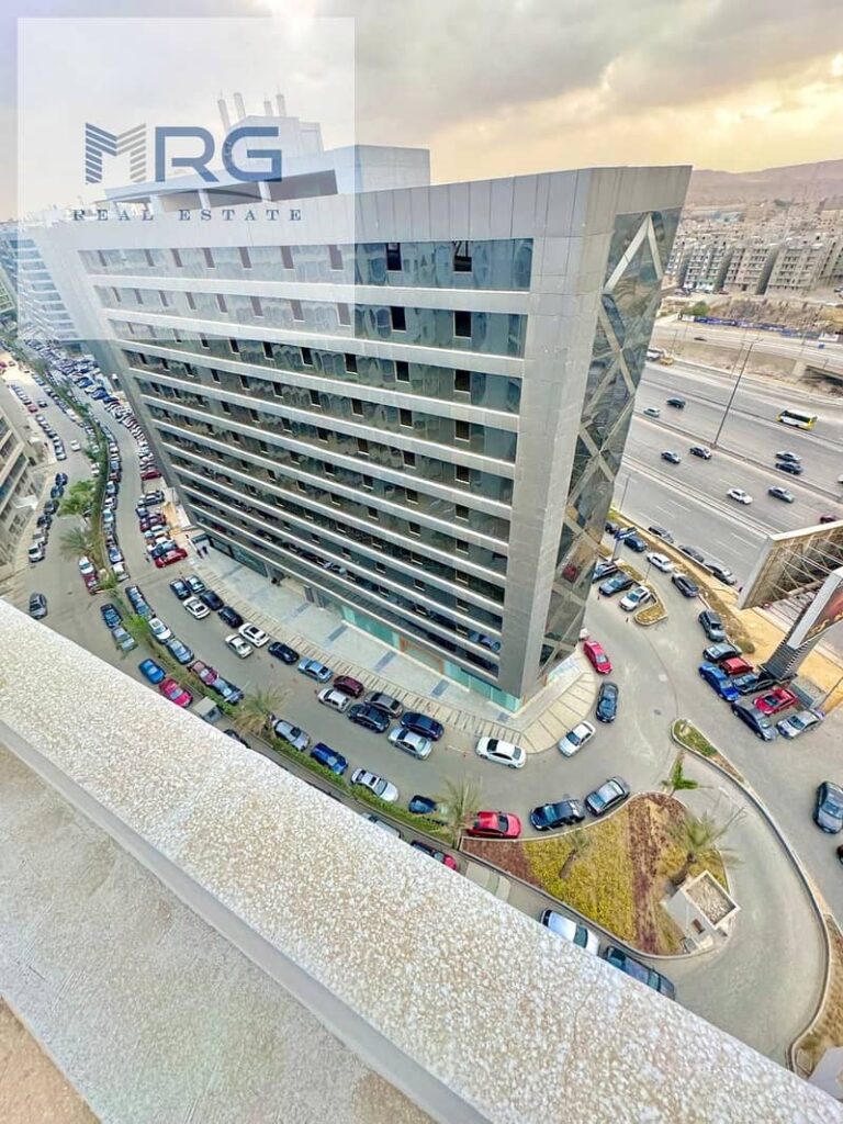 بنتهاوس فيو مفتوح علي الدائري مباشرة في اهم كمبوند علي دائري المعادي في قلب برندات عالميه شغاله من اول يوم 0