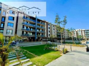 شقة كورنر مميزة تطل على حمام سباحة للبيع في كمبوند ازاد – التجمع الخامس 10,500,000 ج.م