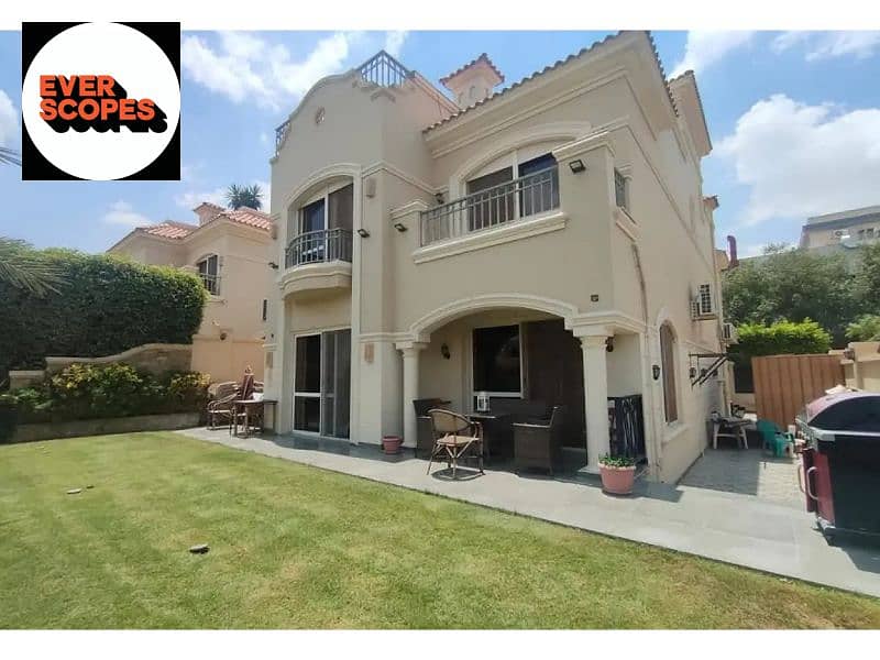 للبيع تاون هاوس استلام فوري برايم لوكيشن في كمبوند الباتيو برايم يقع أمام المدخل الأول لمدينة الشروق في منطقة الوزراء  El Patio Prime 0