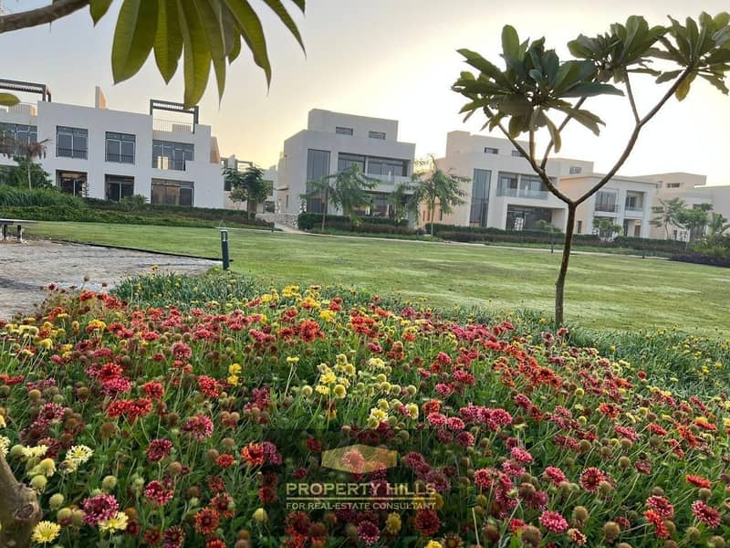 فرصه لا تفوت تاون هاوس للبيع 200م بأميز موقع في أوويست – استلام فوري، برايم لوكيشن، بانوراما وفيو لاندسكيب خطير، كمبوند متكامل من سميح ساويرس 0