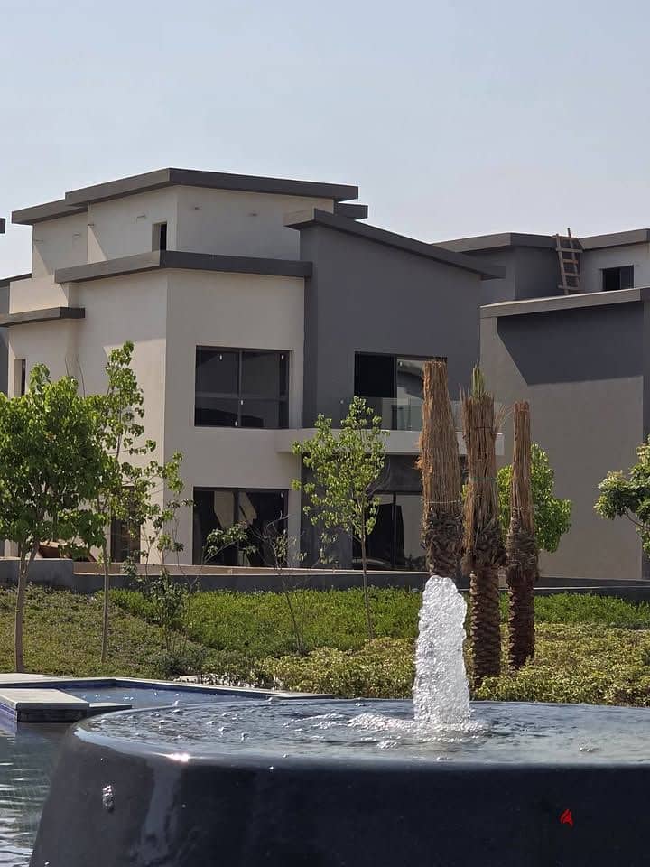 فيلا للبيع بخصم 35% في قلب الجولدن سكوير بفيو لان سكيب وجاهزة للاستلام الفوري 0