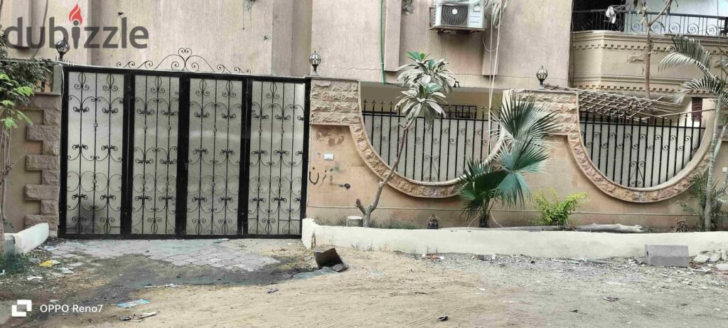 فيلا أرضي مدخل خاص واجهه ١٠٠م 0