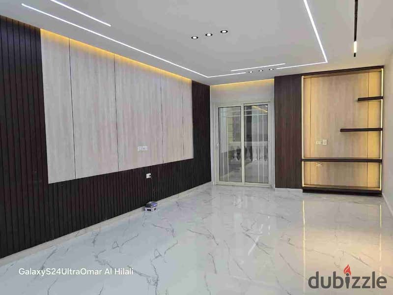 ١٧٥م للبيع بجوار النادى والمول 0