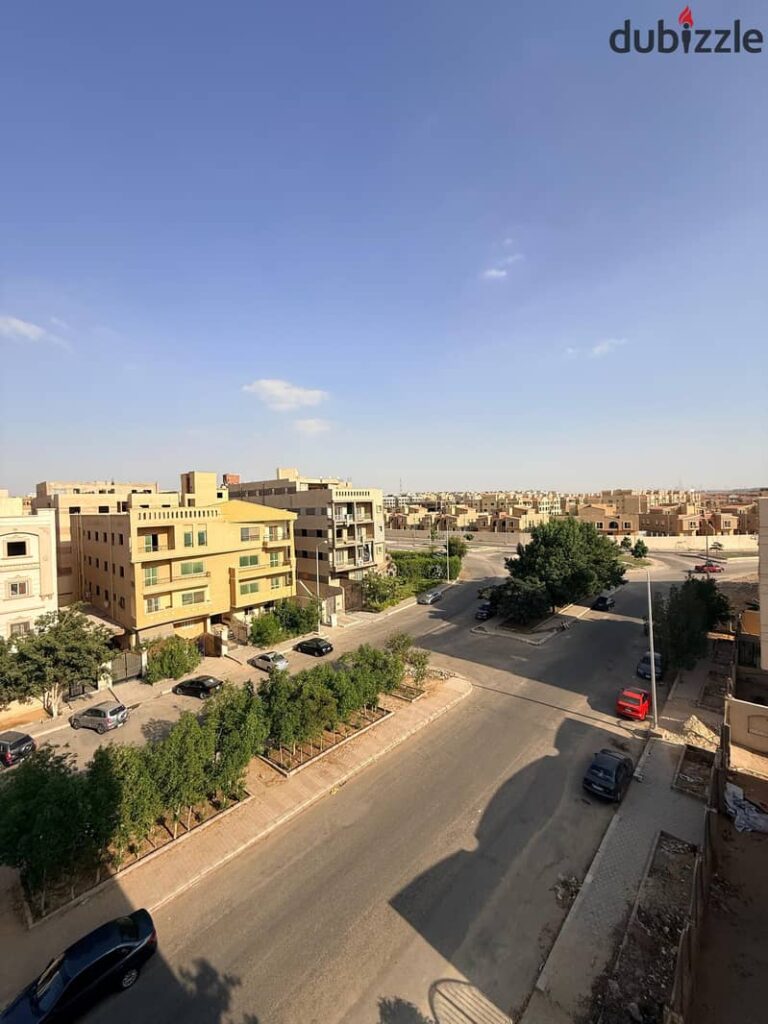 شقه  من المالك مباشرة 185م قسط سنتين امام كمبوند المعادي فيو سبرنج حسن علام دقيقتين من مدينتي وطريق السويس بمقدم 50% 0