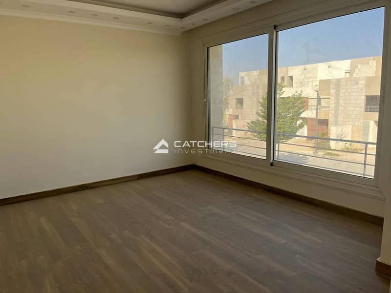 شقه للبيع بخصم 40% استلام فوري في الجولدن سكوير بالتجمع الخامس - قسط على 5 سنين 0