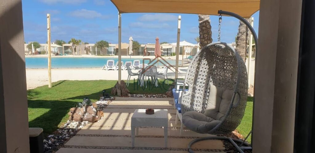 فرصة استثمارية قوية كابين 57 متر للبيع في Hacienda Bay صف أول على البحر، متشطب بالكامل، مفروش، موقع مميز جدًا 0