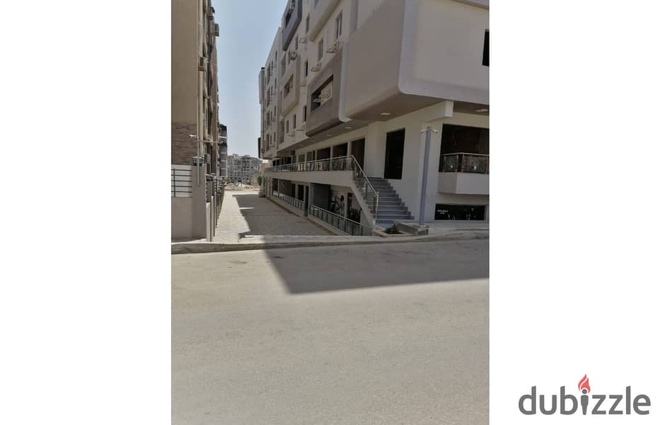 محل تجاري 710 م في شارع 105 م في المعادي 0