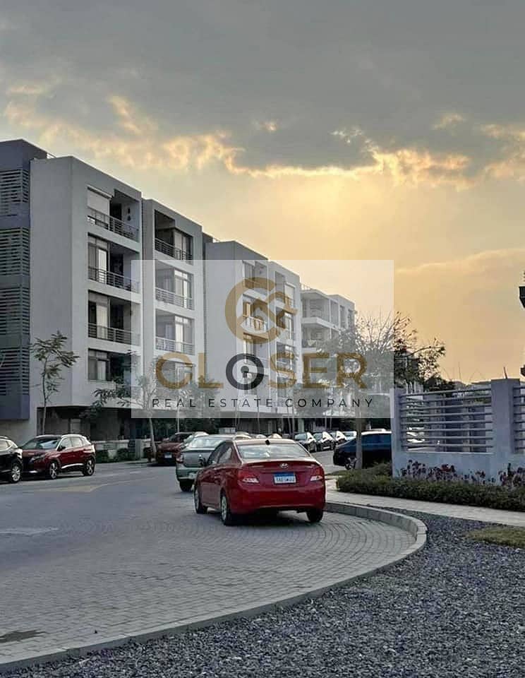 للبيع شقة غرفتين بخصم 50% علي طريق السويس امام مطار القاهرة الدولي Cairo International Airport - كمبوند تاج سيتي Taj City Compound 0