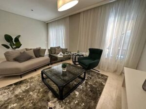 شقة استلام فوري بالتقسيط علي 10 سنين 130م للبيع في كمبوند كريك تاون القاهرة الجديدة علي طريق السويس 7,600,000 ج.م