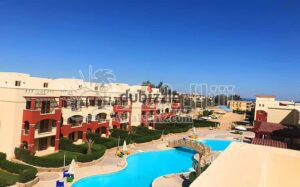 للبيع شاليه مفروش بالأجهزة والتكييفات دور ثالث بمنتجع لاسيرينا ريد كاربت العين السخنة 2,300,000 ج.م