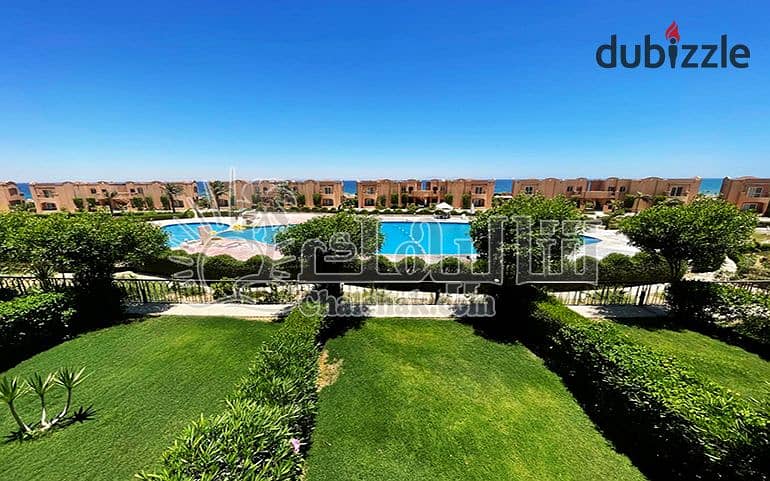 شالية مفروش بالكامل بالاجهزة والتكييفات يري االبحر وحمام السباحة للبيع استلام فورى قرية امباير العين السخنة 0