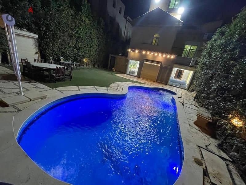 فيلا فاخرة للإيجار في كمبوند الرحاب هايتس - تشطيب سوبر ديلوكس - فرش مودرن - في موقع مميز 0