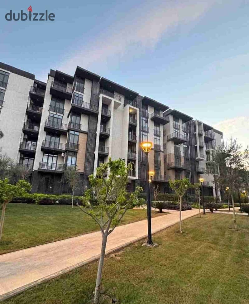 شقه لقطه للبيع في افضل مراحل مدينتي b8 مساحه ١٢٨م بجوار الشانزلزيه مباشرة 0