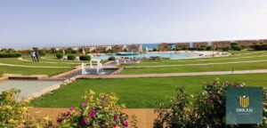 شاليه للبيع 126م متشطبة بالتكيفات + مطبخ فيو بحر و حمام سباحة قسط على 10 سنين فى قرية تلال العين السخنة 12,000,000 ج.م