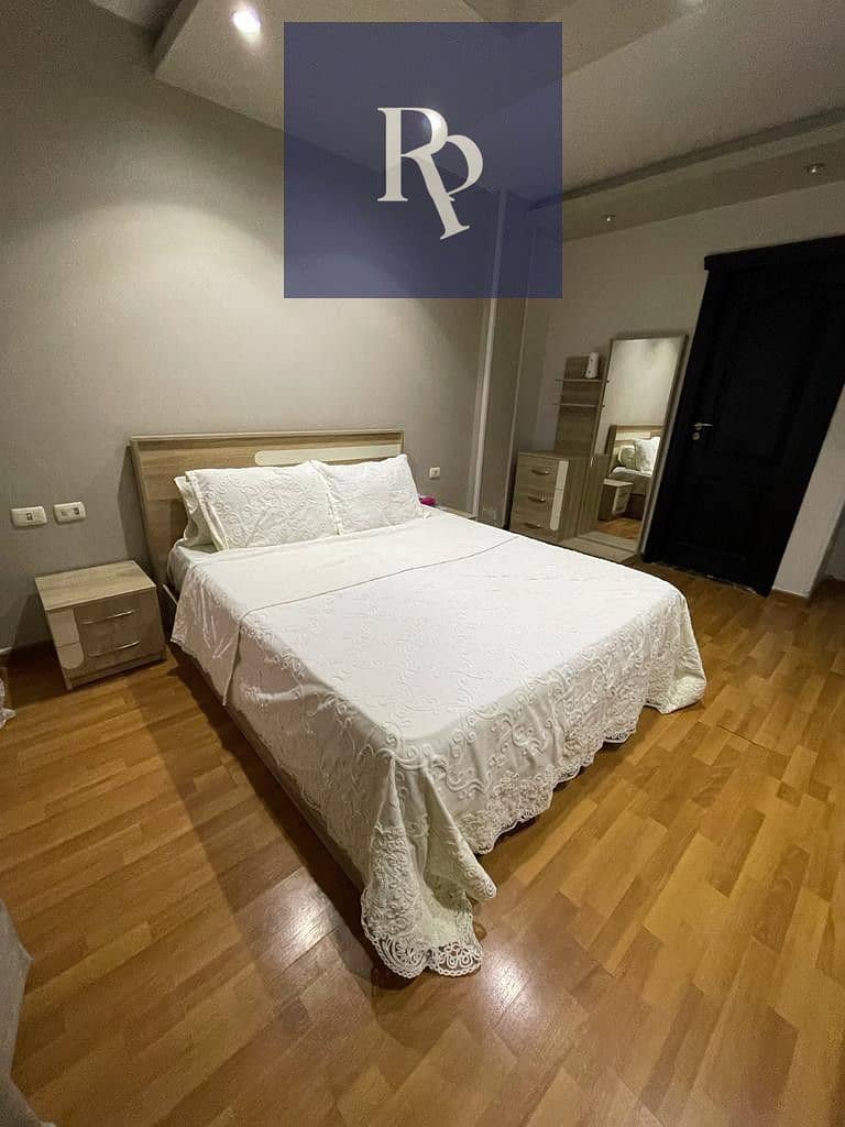 شقة مفروشة بالكامل للإيجار في مدينتي B7، مكيفة بالكامل، فرش مودرن من إيكيا، بجوار المسجد والخدمات، 2 نوم و2 حمام (واحدة ماستر)، متاحة لأقل مدة ستة شهو 0