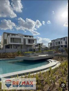 للبيع /توين هاوس /بكمبوند/ جولز مساحه المبنى347m مساحه الارض 360m فيو لاند سكيب والبحيره وعلى بعد خطوات من النادى ٤غرف (٢ماستر ) +غرفه نانى 18,600,000 ج.م