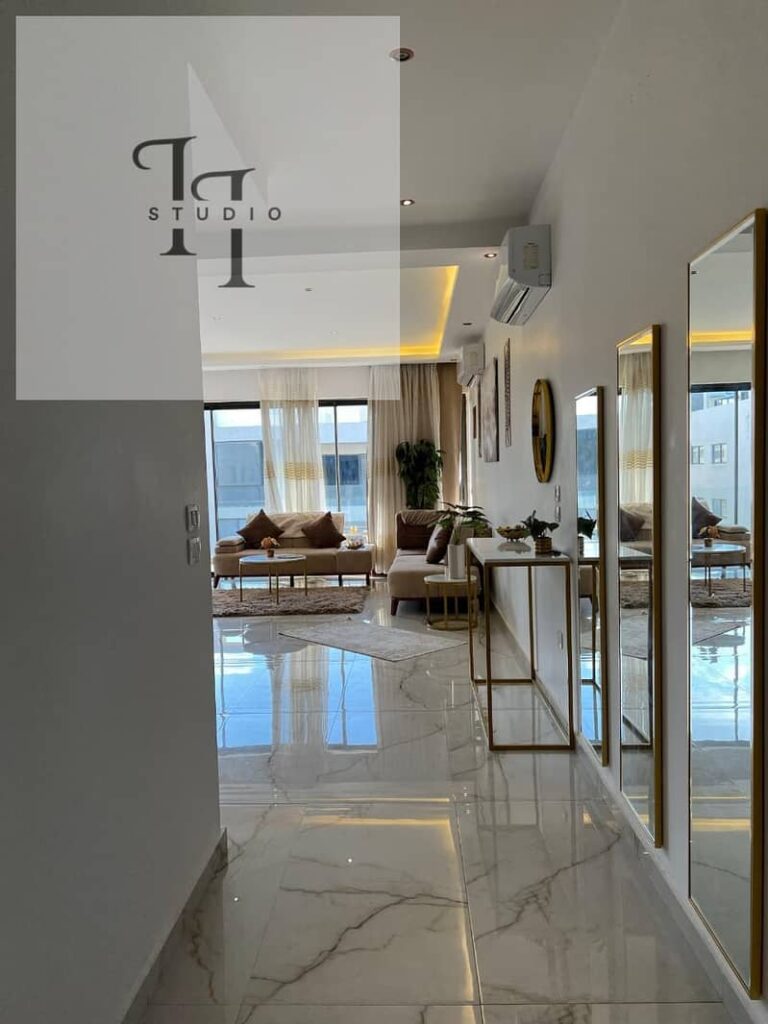 شقة مميزة 2 نوم مفروشة بالكامل للايجار فى ليك فيو 0