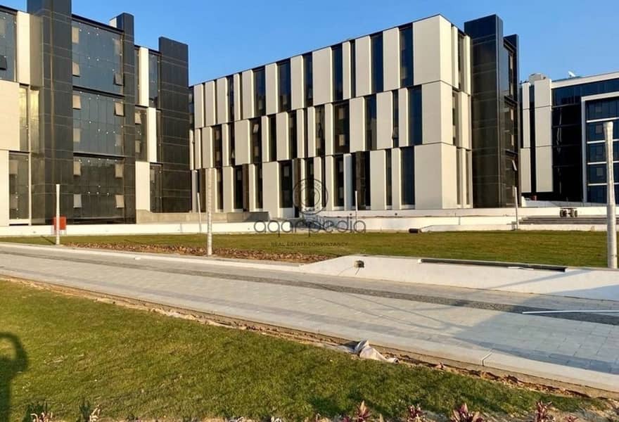 مكتب إداري فاخر للإيجار (395 متر مربع) في هايد بارك - التجمع الخامس 0