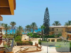 شاليه للبيع في لاسيرينا ريد كاربت | شاليهين مفتوحين معًا | 4 غرف – فيو بحر – استلام فوري 4,000,000 ج.م