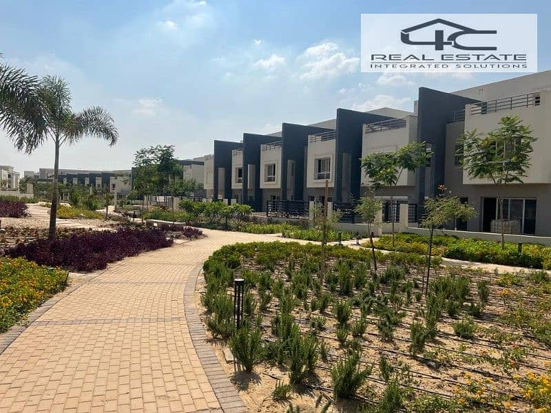 باقل اقساط تاون هاوس مودرن  4 غرف نوم اقل مقدم متاح   في هايد بارك  التجمع الخامس hyde park new cairo fifth settlement 0