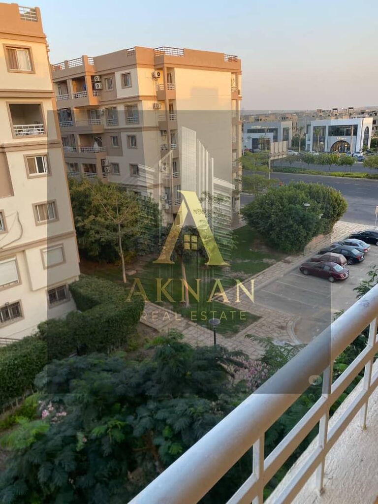 فرصة ذهبية للإيجار في مدينتي | شقة فاخرة 103م في B6 تشطيب Ultra Super Lux علي ال strip mall مباشره 0