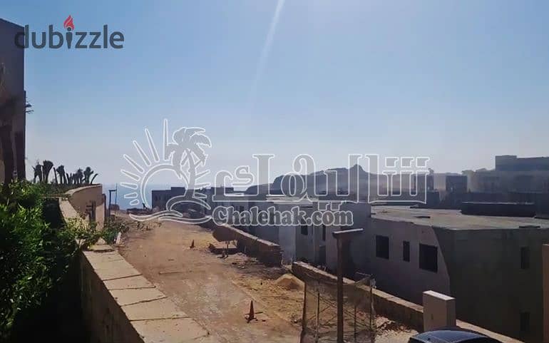 شالية 92م ارضي مفروش بالكامل بالتجهزة والتكييفات فيو علي البحر استلام فورى للبيع في المونت جلالة العين السخنة 0