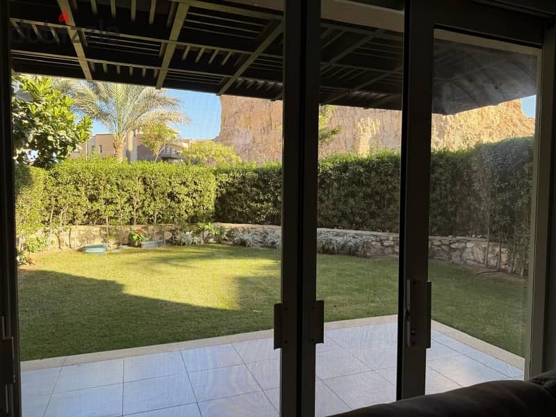 شقه للبيع كمبوند نيو جيزه West Ridge أرضي بجاردن استلام فوري بالمطبخ والتكيفات 0