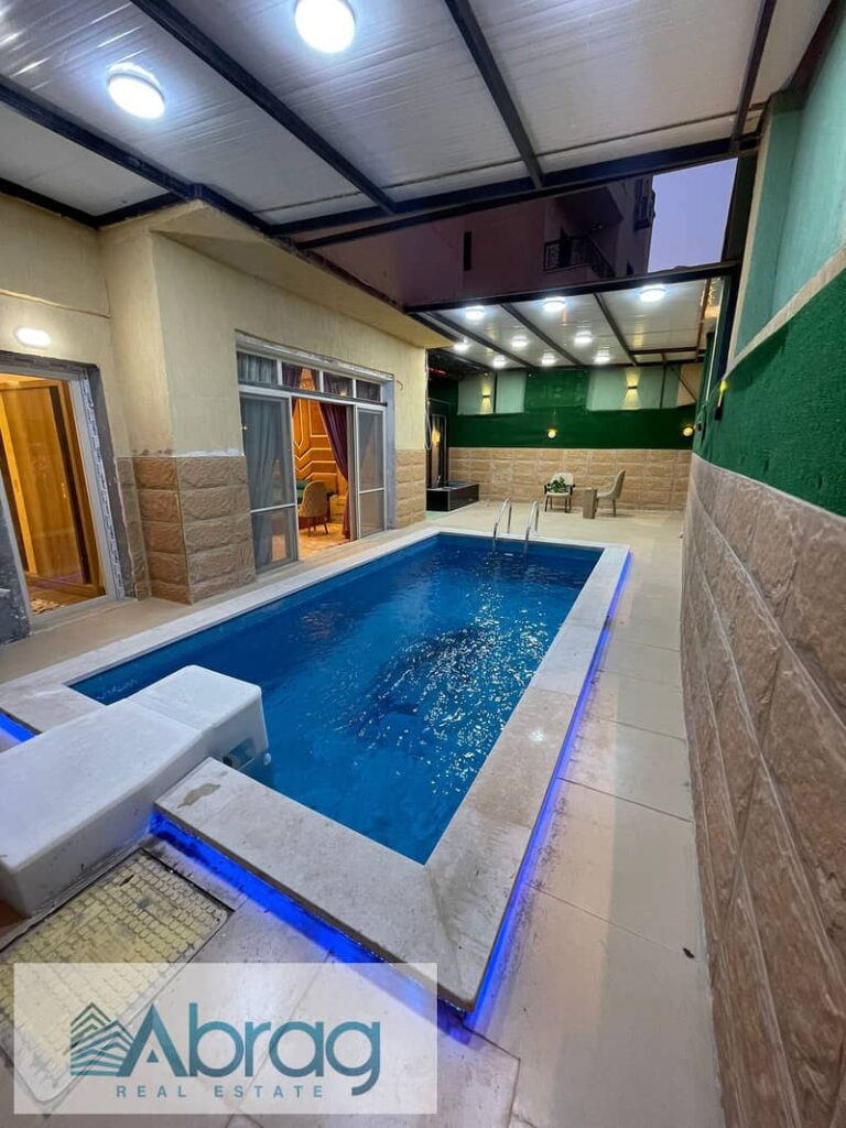 للبيع شقة 250م بحديقة 240م بالتشطيب و حمام سباحة الحى الثامن الشيخ زايد 0