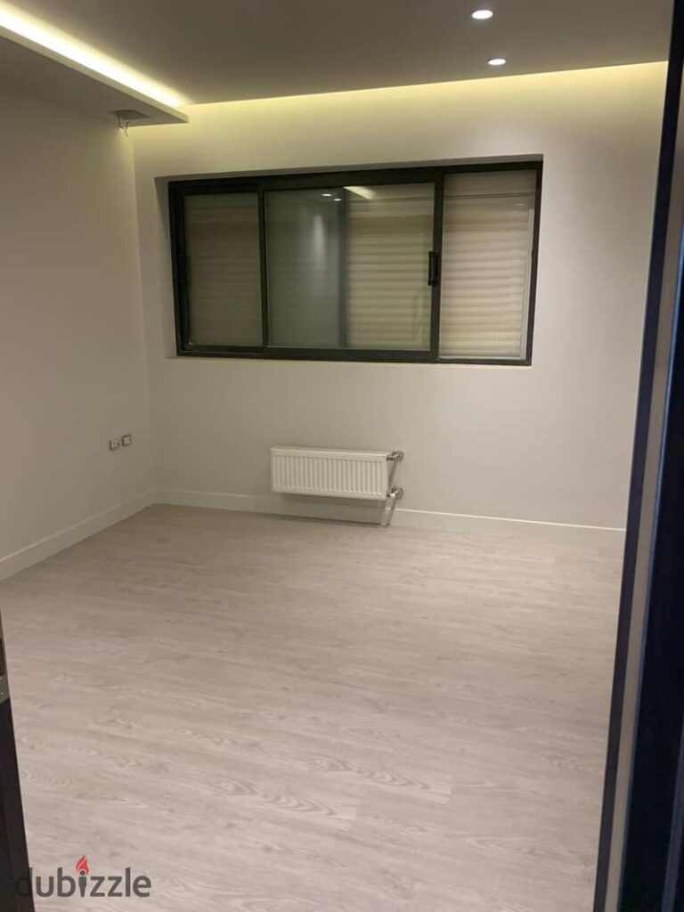 شقه مميزه للبيع في كمبوند ليك فيو 0