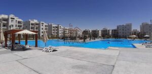 بموقع مميز شاليه للبيع في قرية أمواج بالساحل الشمالي 8,000,000 ج.م