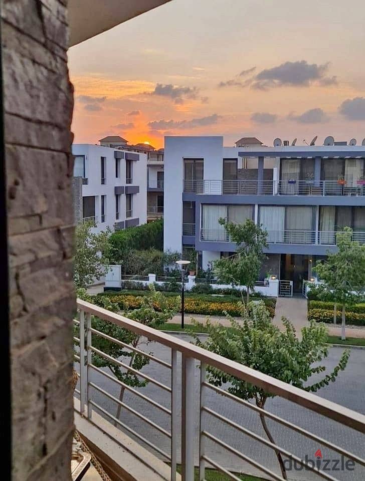 بأقل مقدم شقة بجاردن خاص للبيع في التجمع علي لاند سكيب امام المطار مباشرأ علي امتداد شارع الثورة 0
