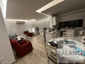 شقة مفروشة راقية 130م أرضي في ليك ڤيو – فرصة ممتازة للإيجار طويل المدة بسعر مميز! 65,000 ج.م