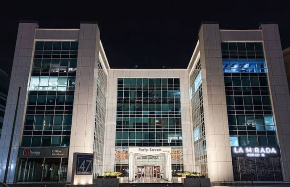 رصة استثمارية: مكتب إداري ضخم (500 متر مربع) دور أرضي على شارع التسعين الشمالي 0