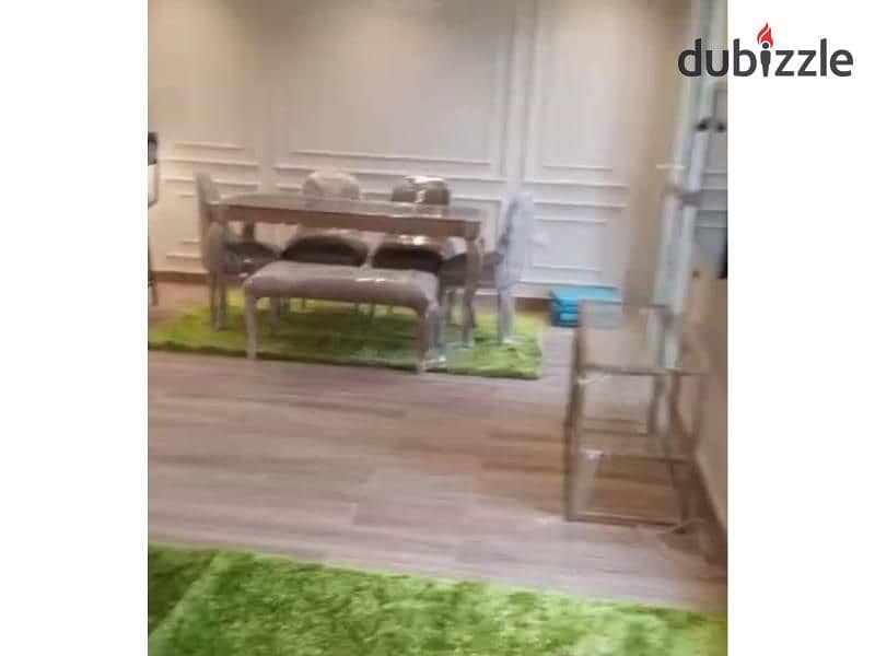 شقة مفروشة للإيجار بموقع متميز فى كمبوند سراي – تشطيب فندقي كامل 0