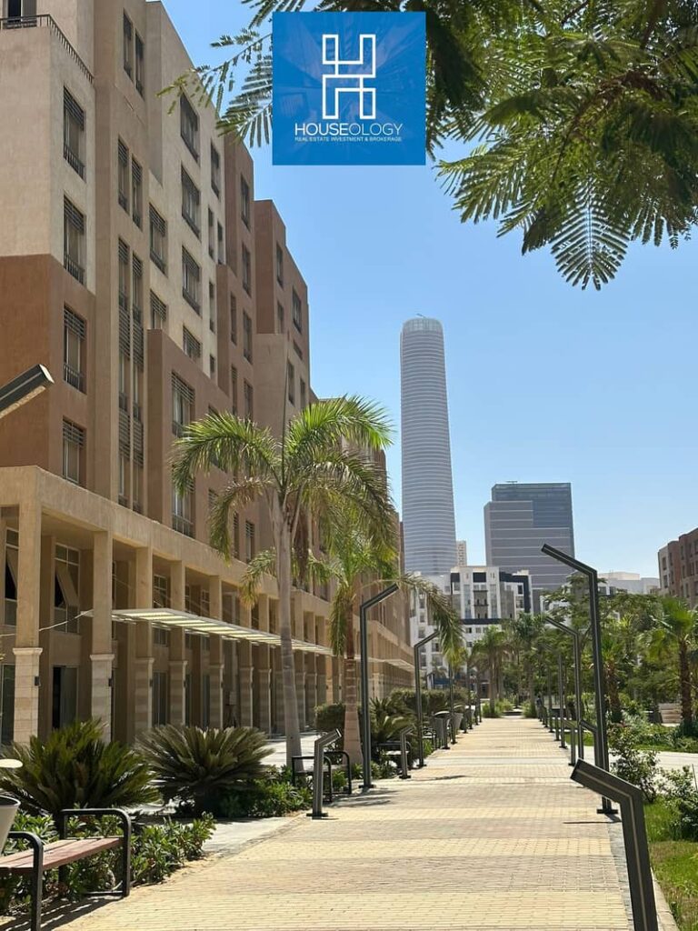 استلام فوري متشطب  بمقدم 270 الف والباقي اقساط علي 7 سنين شقة 3 غرف  للبيع في كمبوند المقصد 0