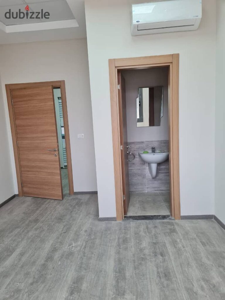 عيادة 40 متر متشطبهه بالتكييفات  للايجار فى مول ويست بارك - 6 اكتوبر 0