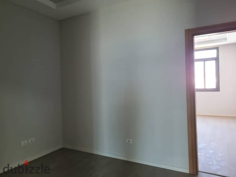 عياده للبيع 44 متر متشطبه  فى مول ويست بارك علي محور جمال عبد الناصر - 6 اكتوبر 0