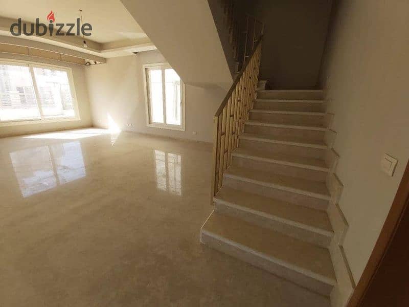 في اتريو للبيع توين هاوس ٢٥٤متر الترا سوبر لوكس بالمطبخ و التكييفات و الدريسينج 0