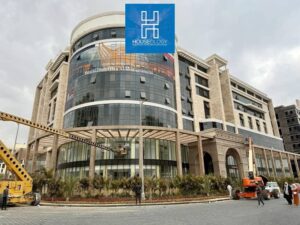 محل تجاري للبيع في قلب العاصمة الادارية بمقدم 20٪ وبعائد يصل ل50٪ علي المقدم برايم لوكيشن علي بوابات العاصمة 2,000,000 ج.م