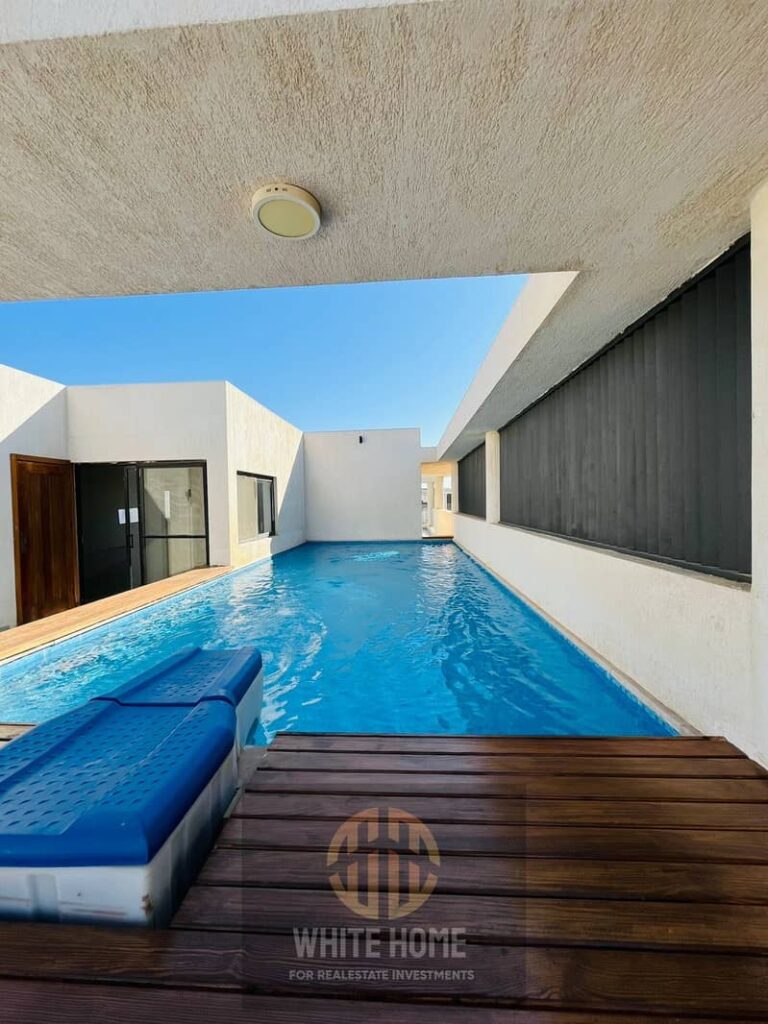 بنتهاوس للإيجار ،فرش مودرن راقي جداً مع حمام سباحة خاص. في كمبوند ليك ڤيو ريزيدنس في قلب جولدن سكوير التجمع الخامس القاهرة الجديدة بجوار سوديك و إعمار 0