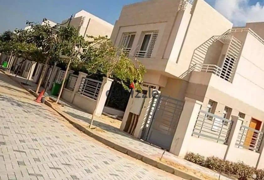 توين هاوس للبيع في كمبوند اتريو - الشيخ زايد لوكيشن مميز جدا في داخل الكمبوند 0