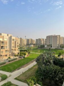 فرصة نادرة! شقة مميزة للبيع ( 183,300$ ) في فيلدج جيت قطامية (VGK) – بالم هيلز بأقل سعر في السوق (إطلالة مفتوحة وموقف خاص) 8,800,000 ج.م