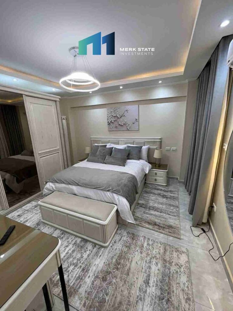 شقة للبيع استلام فوري متشطبة بالكامل ومفروشة بالفرش والاجهزة والتكيفات والمطبخ بالقرب من الجامعة الامريكية وشارع التسعين الجنوبي 0