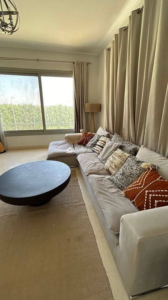 شقة  متشطبة بالكامل للبيع جاهزة علي السكن في قلب التجمع الخامس بكمبوند فيفث سكوير المراسم بخصم كاش مميز وبفيو مفتوح علي لاند سكيب 0