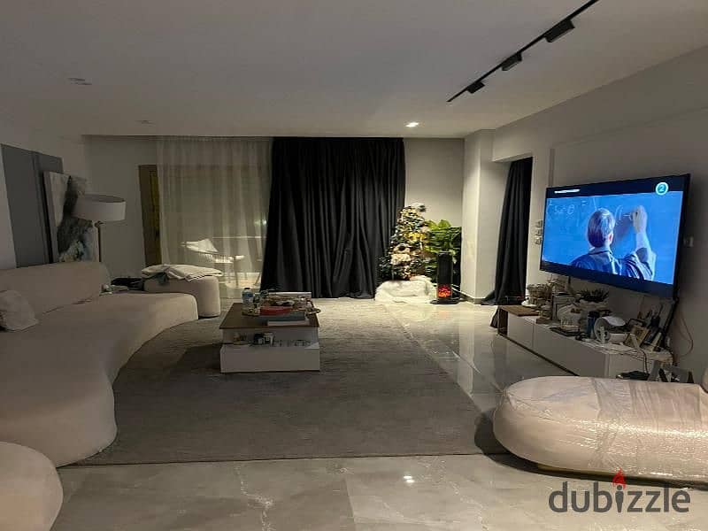 شقة للبيع بافضل تشطيب بكمبوند جالريا مون فالي 0