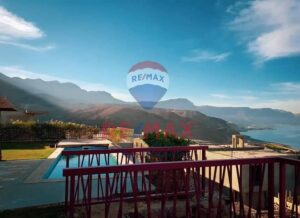 8,000,000 ج.م شاليه مع حديقة كبيرة للبيع في *المونت جلالة * جاهز للسكن – تشطيب كامل