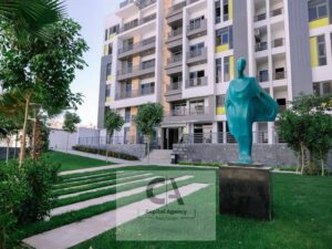 شقه للبيع في قلب التجمع الخامس بمقدم 10% في ايكون جاردنز في الجولدن سكوير | دقائق من الجامعه الامريكيه | في كمبوند ايكون جاردنز | * Icon Gardens * 5,800,000 ج.م