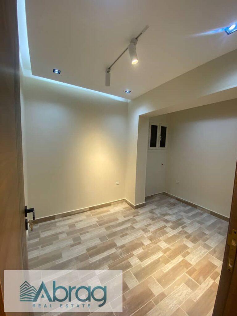 للبيع شقة 130 م بالتشطيب الحي 16 الشيخ زايد 0