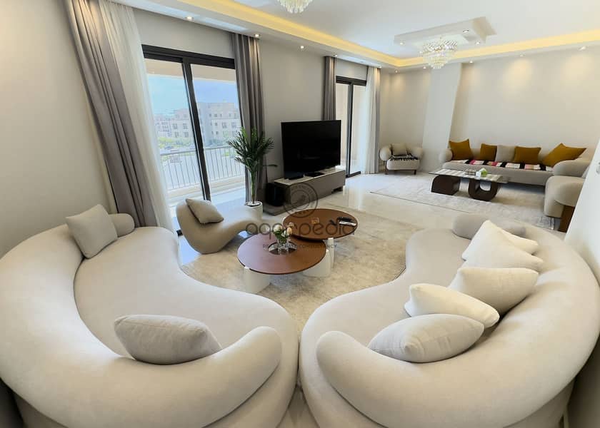 شقة فاخرة 3 غرف نوم للإيجار 2000$ في ديستريكت فايف - موقع مميز جدا 0