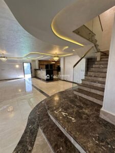 اخر شقة برووف متشطبة بالكامل جاهزة للسكن الفوري في قلب التجمع الخامس في كمبوند ساكن وعايش بسعر لقطة 7,500,000 ج.م